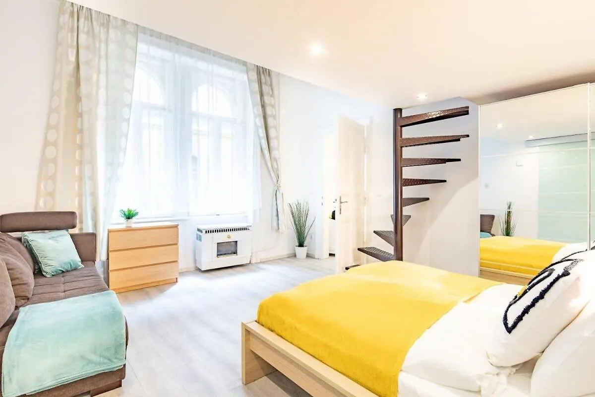 Central - Large - Comfy Budapest
